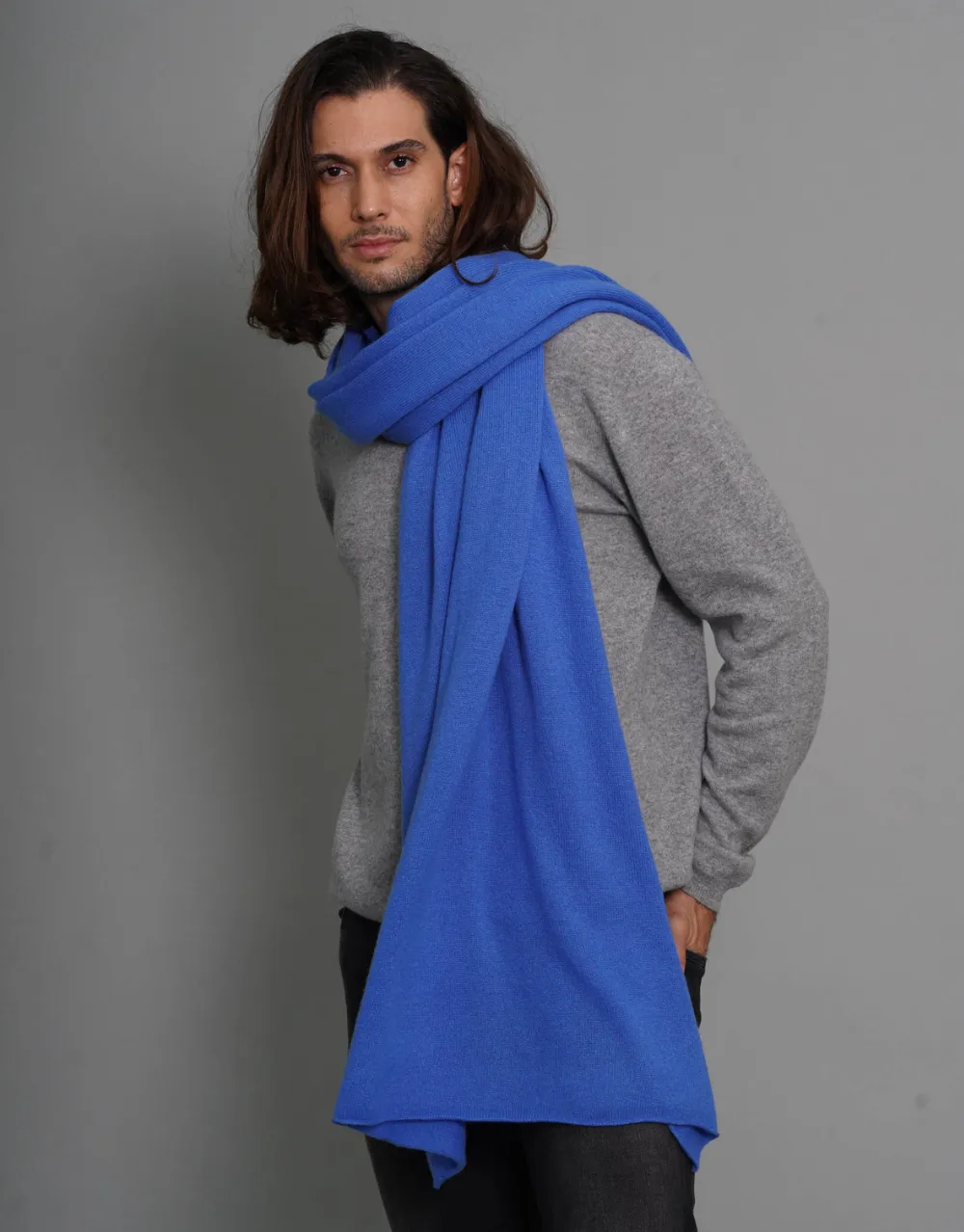 The Soft Cashmere Scarf in Azul