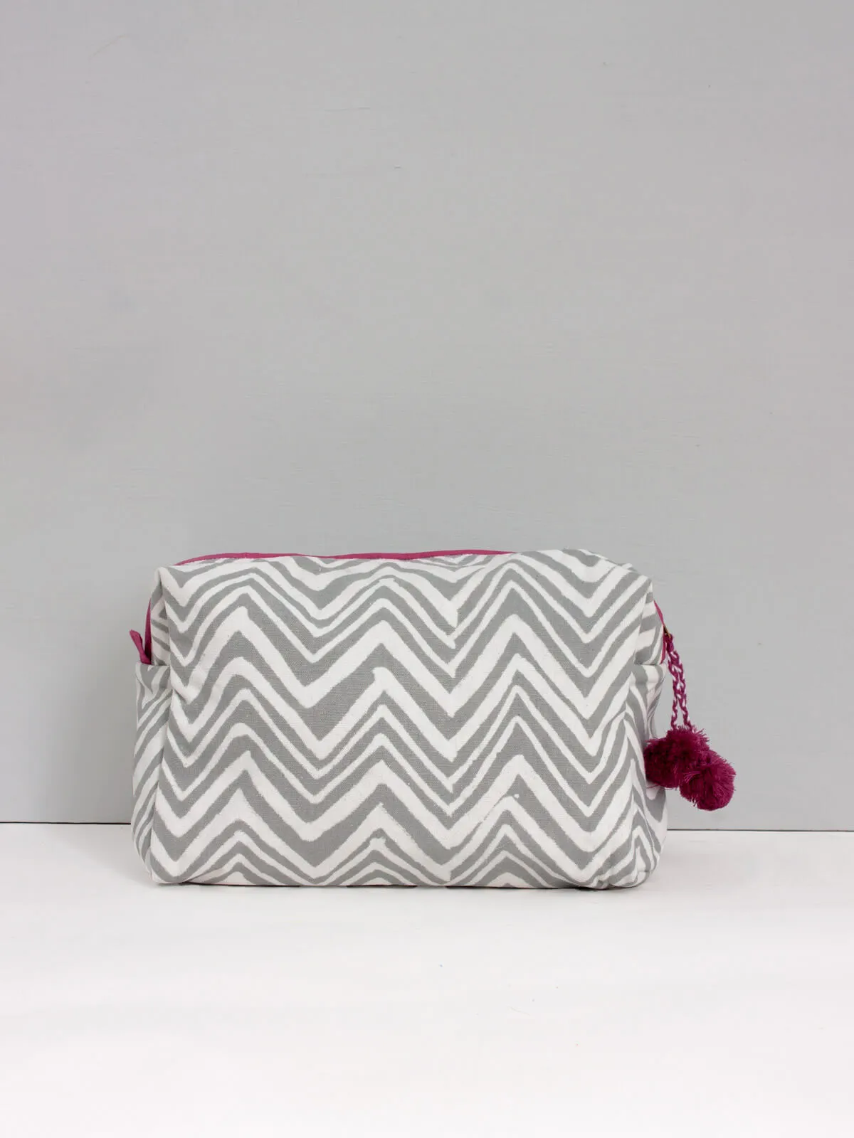 Zig Zag Washbag, Grey